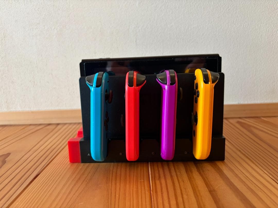 Nintendo Switch 本体 ジョイコン4個、キャリーバッグ付き