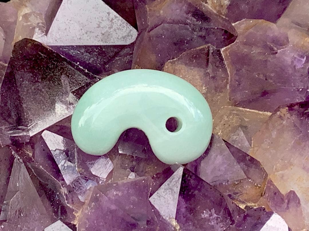 ✳本物の守護石をお身近に‼️ 出雲型糸魚川翡翠勾玉50以上の端材使用