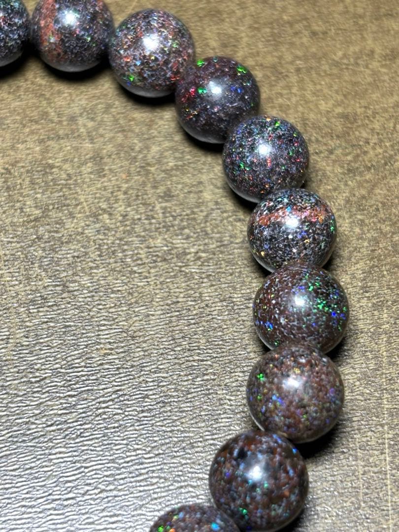 ハイグレード！！ブラックマトリックスオパールブレス約8.6㎜（新品）虹色遊色