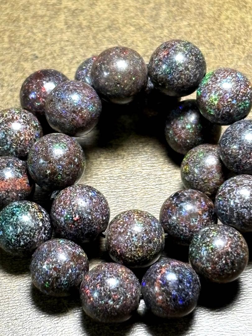 ハイグレード！！ブラックマトリックスオパールブレス約8.6㎜（新品）虹色遊色