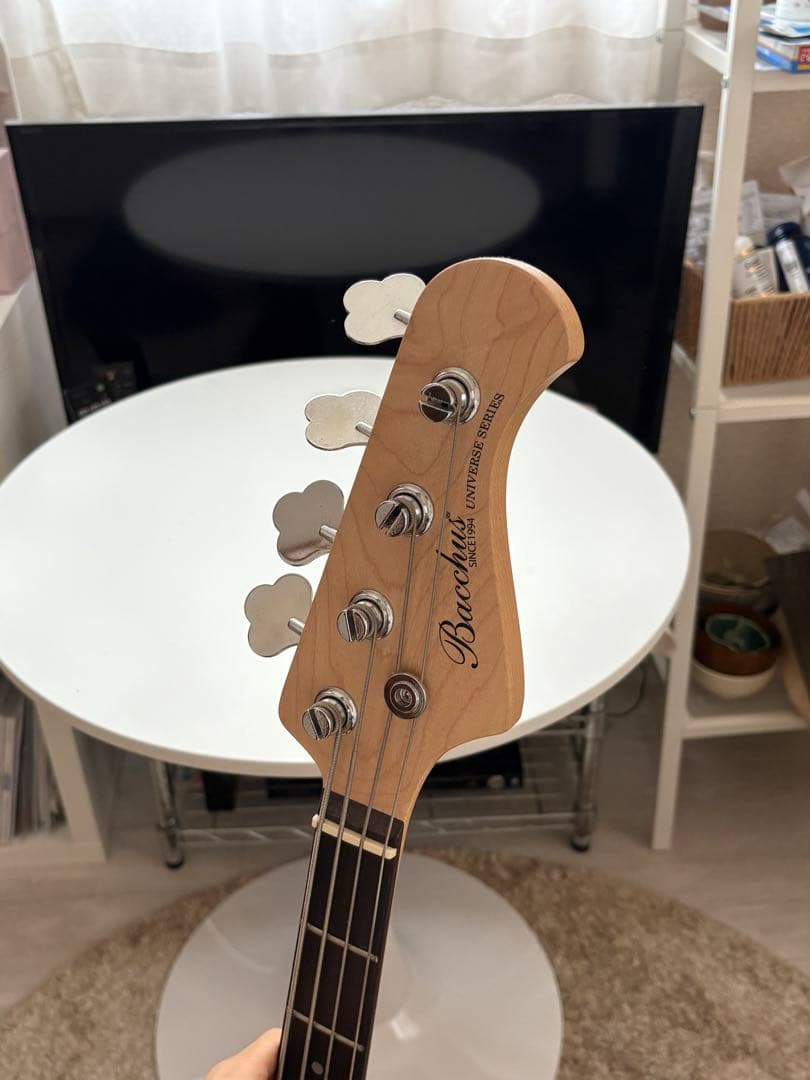 Bacchus サンバースト エレキベース ストラップ、ケース付き