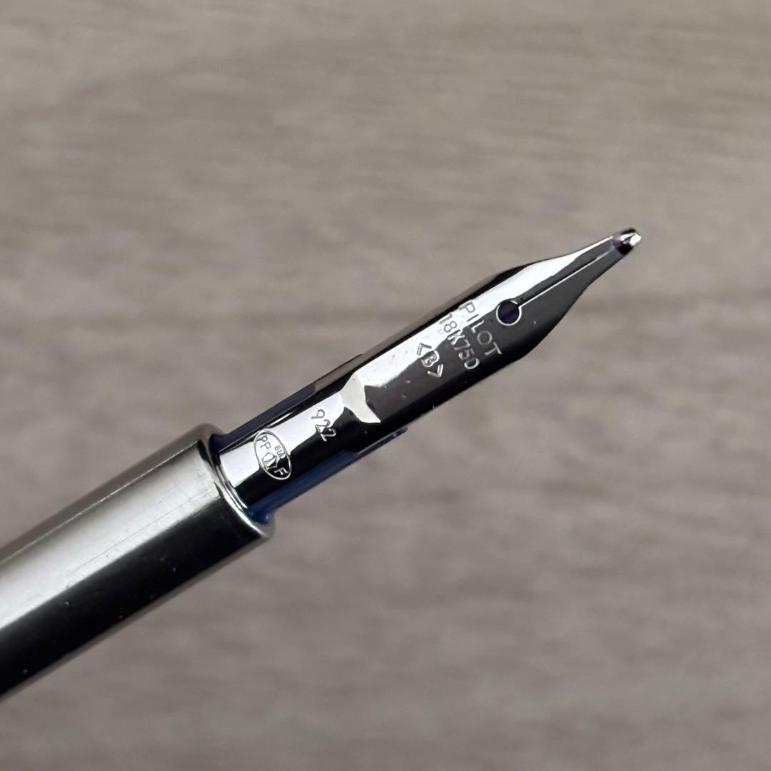 【美品】パイロットキャップレス螺鈿ブラック太字 万年筆18k廃番ニブ