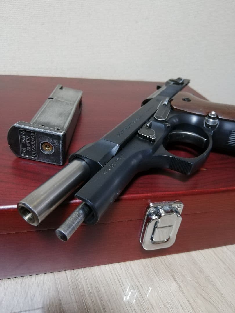 ⭐WAウエスタンアームズ ベレッタ92FS ガスブロ⭐木製グリップ&ケース付