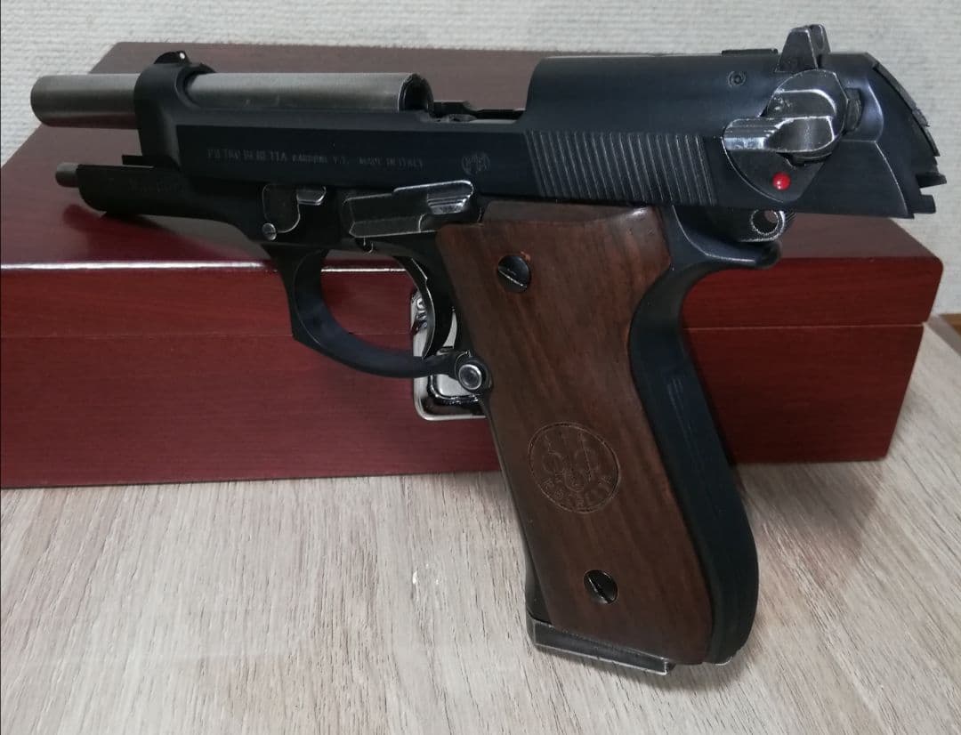 ⭐WAウエスタンアームズ ベレッタ92FS ガスブロ⭐木製グリップ&ケース付