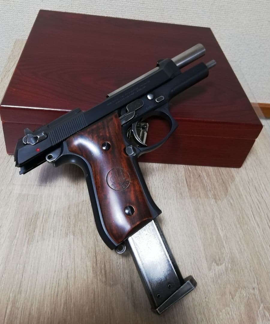 ⭐WAウエスタンアームズ ベレッタ92FS ガスブロ⭐木製グリップ&ケース付