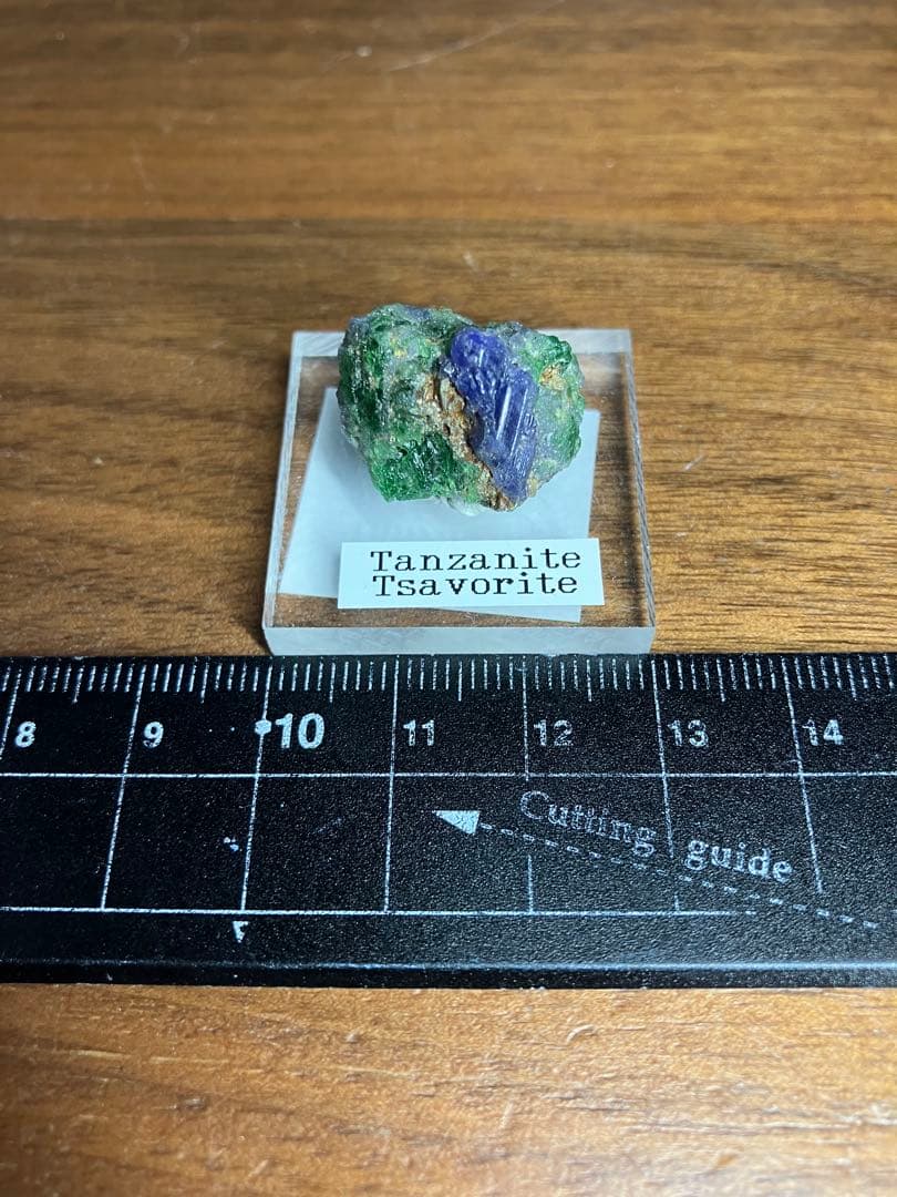 希産！】タンザナイトon ツァボライトガーネット 共生 Tanzania 産