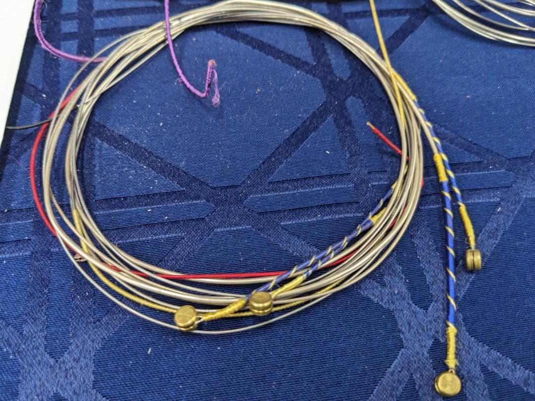 チェロ弦　計11本　ヘリコア、ヤーガー、スピロコア等