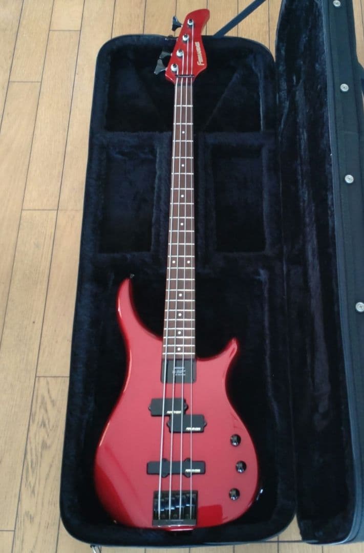 フェルナンデス REVOLVER エレキベース / ソフトケース＆ストラップ