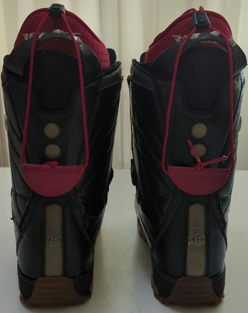 BOAシステム スノーボードブーツ ブラック/レッド