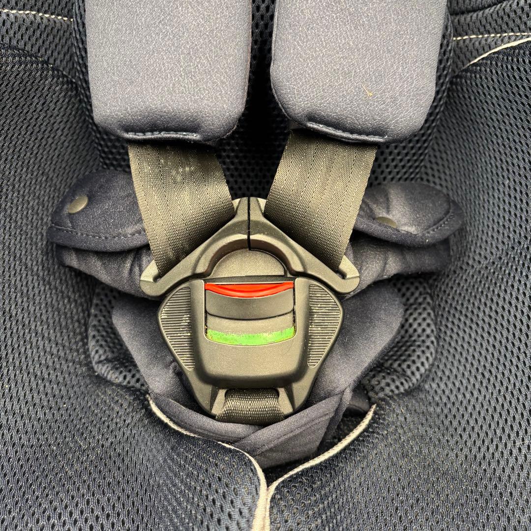 美品　エールべべ クルット4s グランス AB887 チャイルドシート　ネイビー