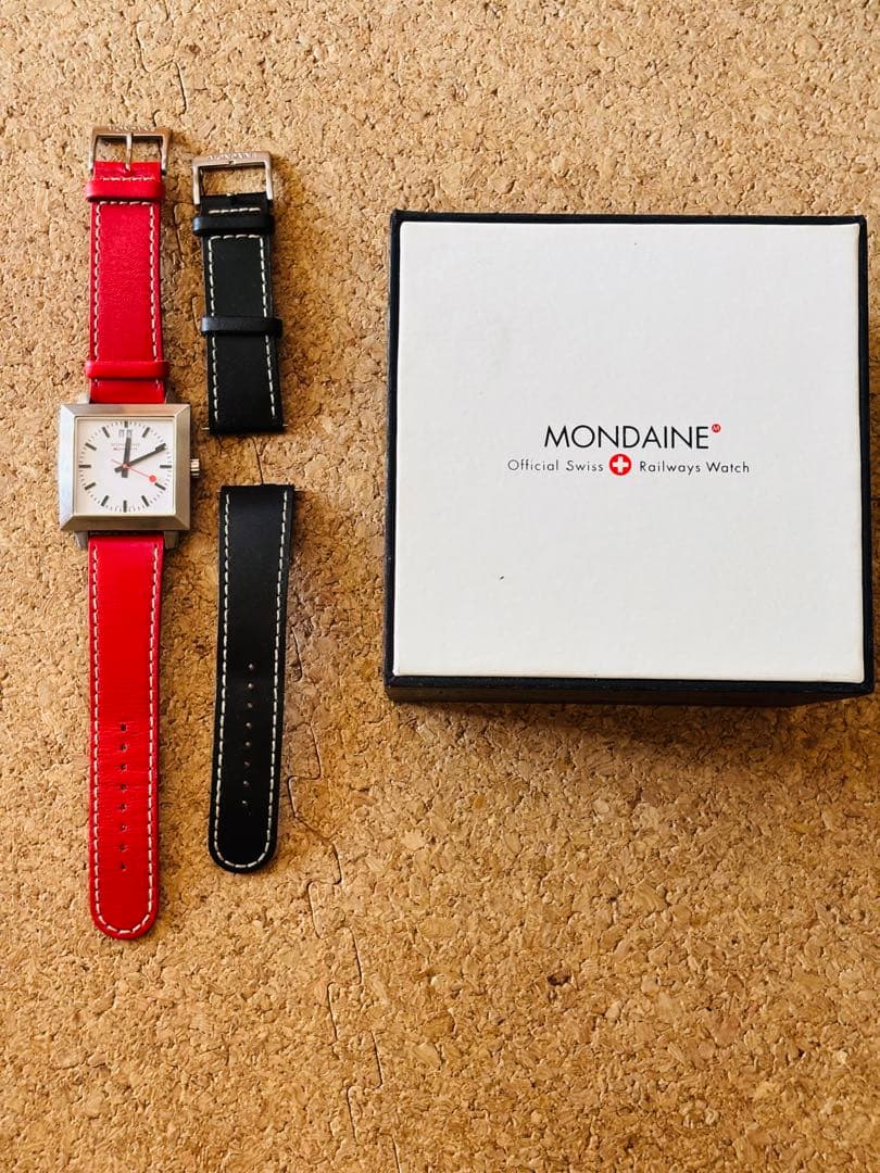 て*〜様 MONDAINE 腕時計 赤/黒 交換用ベルト付き