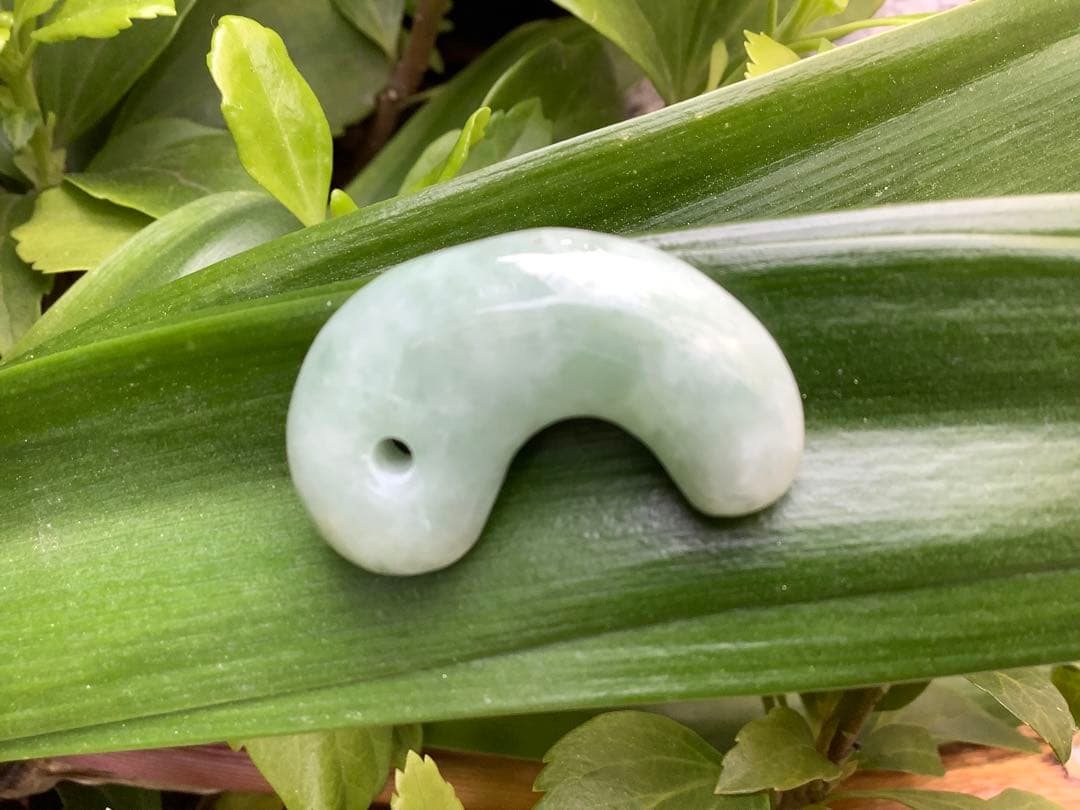 お試し安価卸し‼️業者様もご遠慮なく 糸魚川翡翠勾玉本物ジェダイト