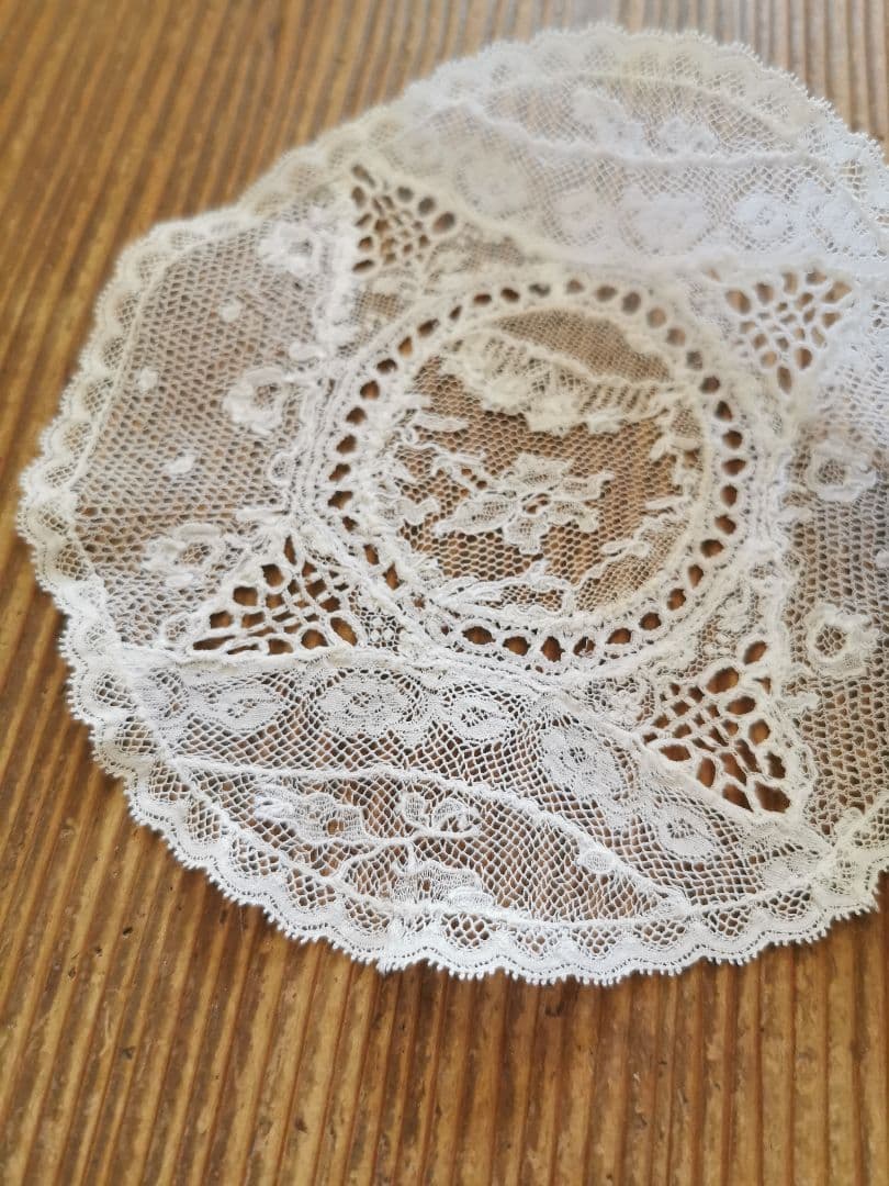 アンティークノルマンディーレースドイリー ベドフォドシャー