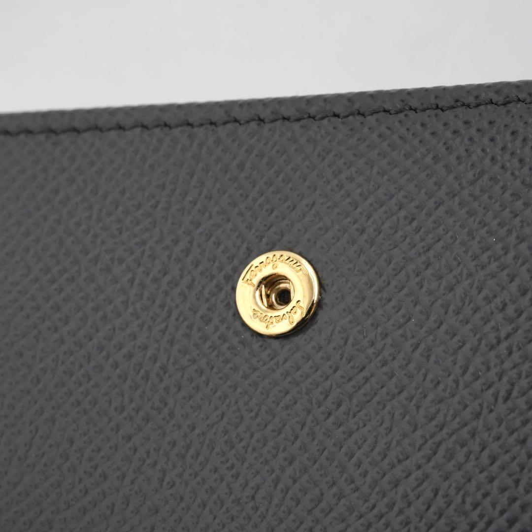 ✨新品未使用・箱付✨　Ferragamo ミニ財布　ガンチーニクロジャー　グレー