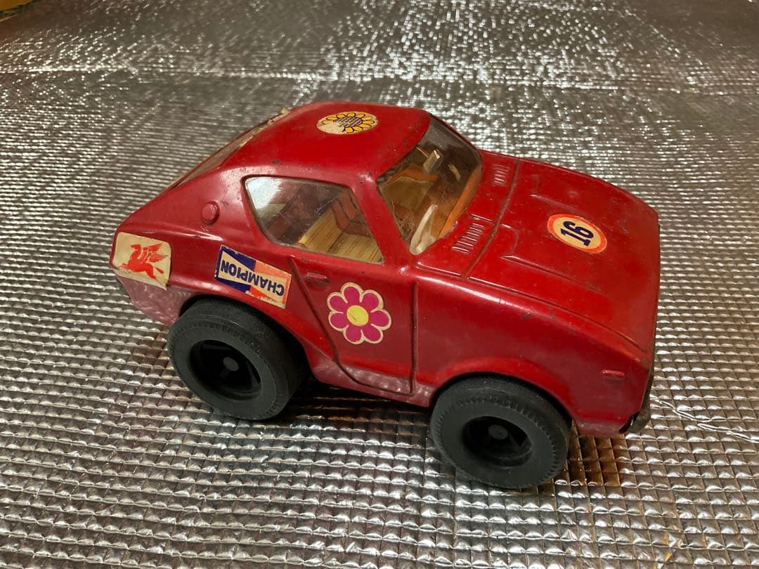 DAIYA／スカイライン・ケンメリ2000GT。ブリキカー【紙シール付き】。