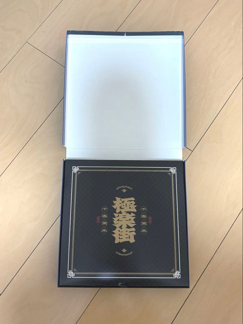 極楽街 近すぎて美しい極近店 スペシャルBOX タオ｜極楽街』スペシャル