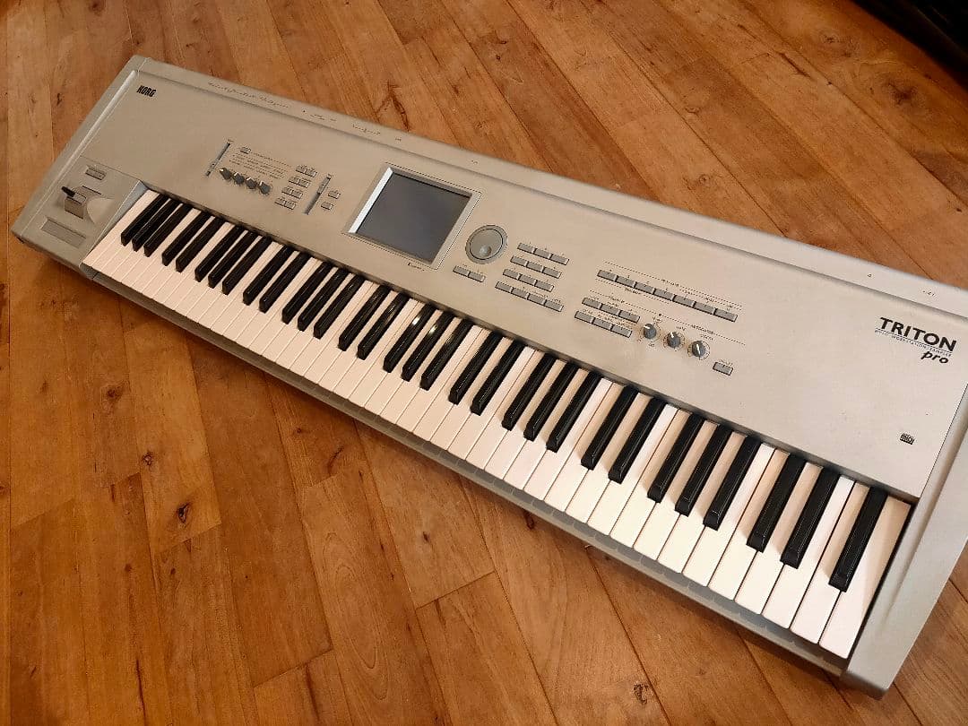 Tse＆Tse associees キュービスト ライト】ツェツェアソシエ