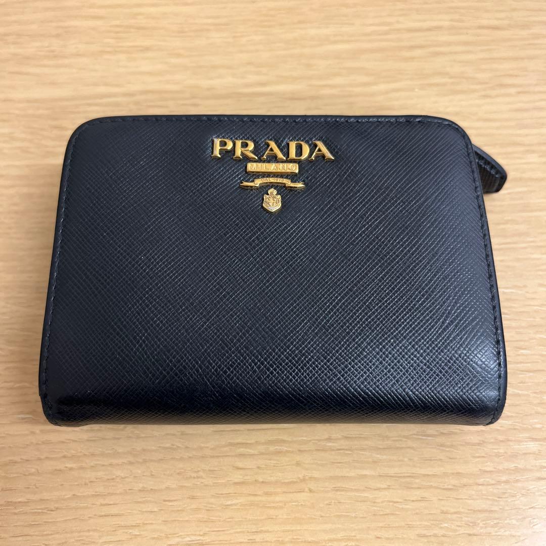 プラダ　二つ折り財布　ブラック