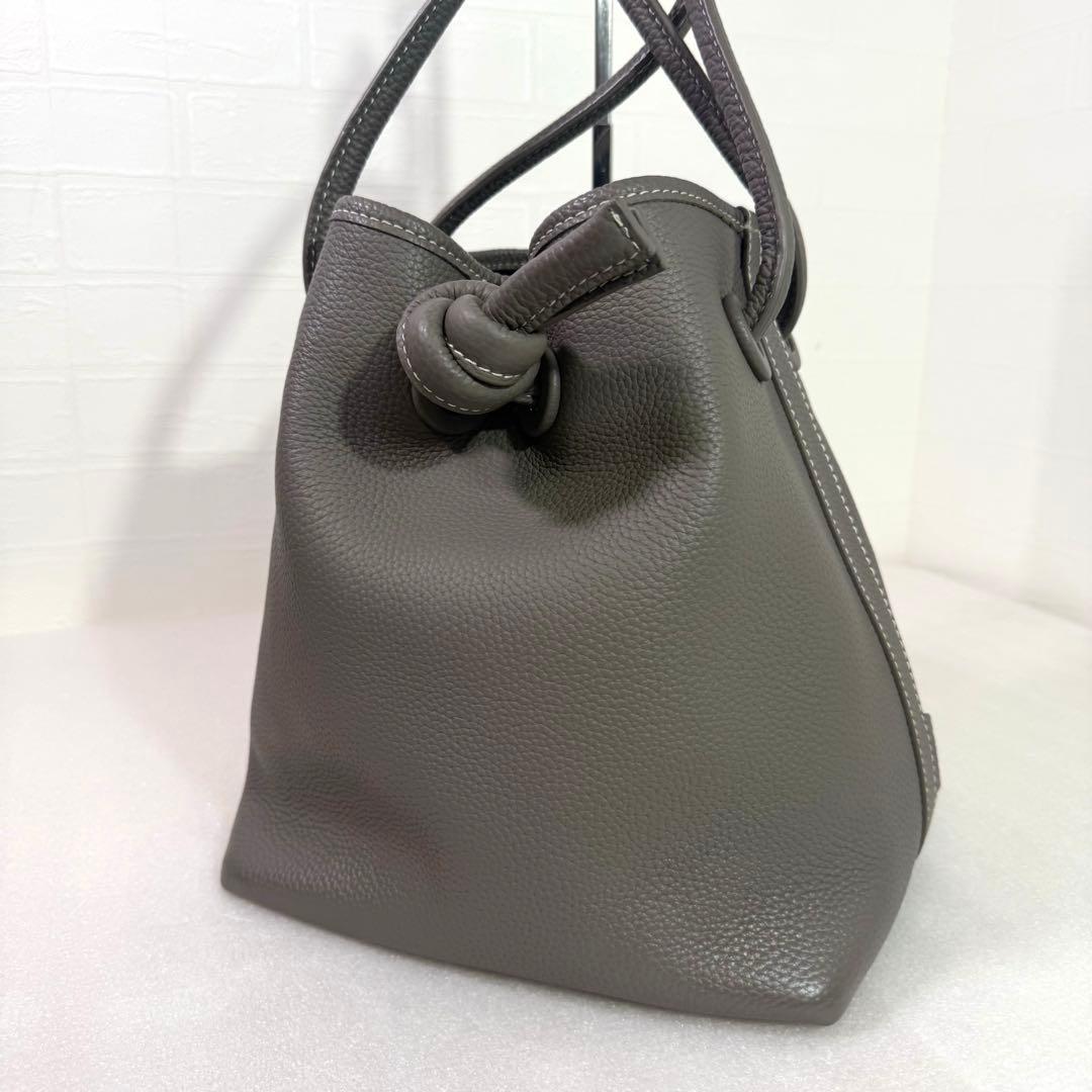 美品　ヴァジック ショルダーバッグ　ボンド グレー　レザー　ハンドバッグ