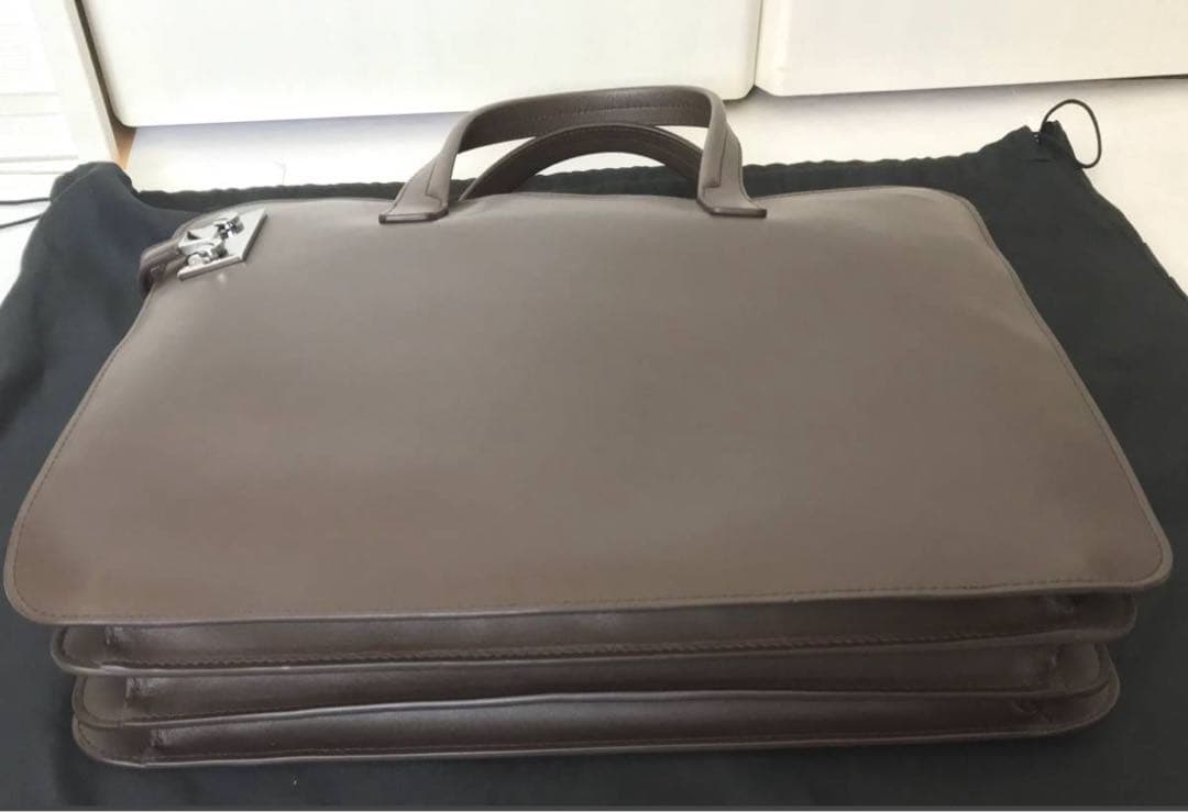 極美品★FURLA(フルラ)ブリーフケース★正規品101,200円(イタリア製)