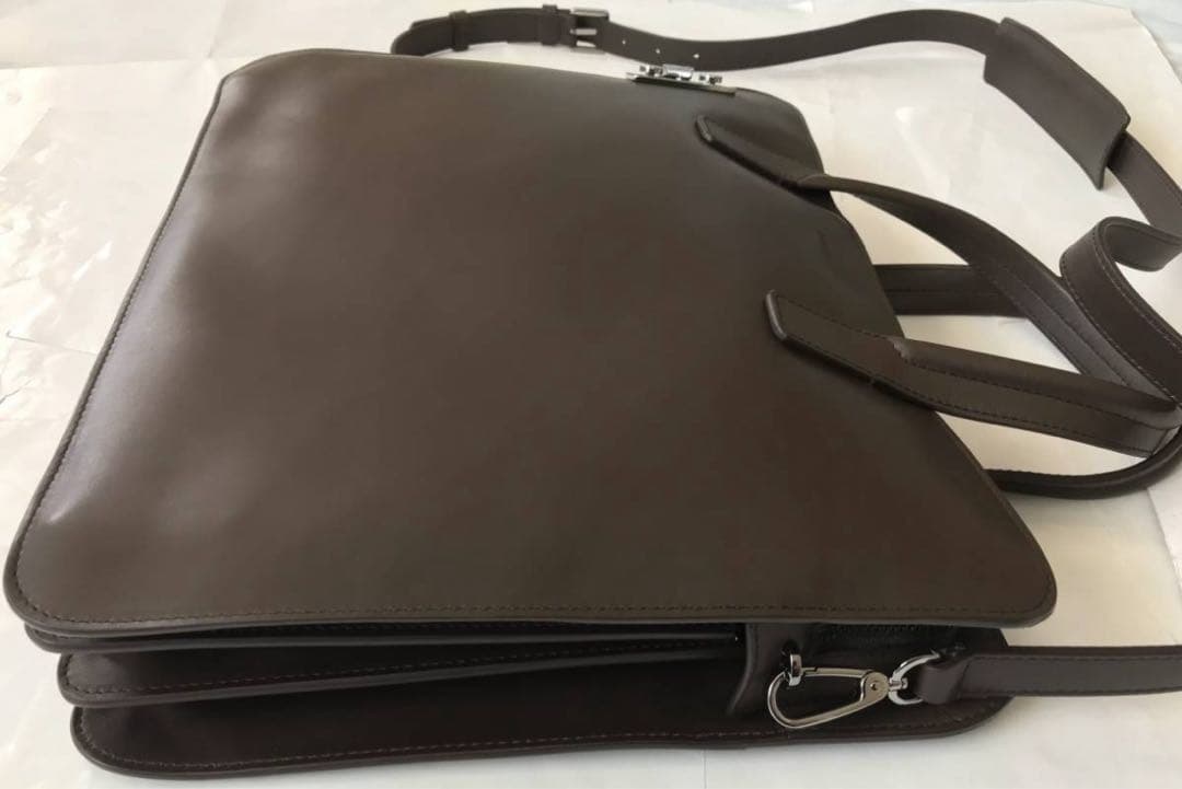 極美品★FURLA(フルラ)ブリーフケース★正規品101,200円(イタリア製)