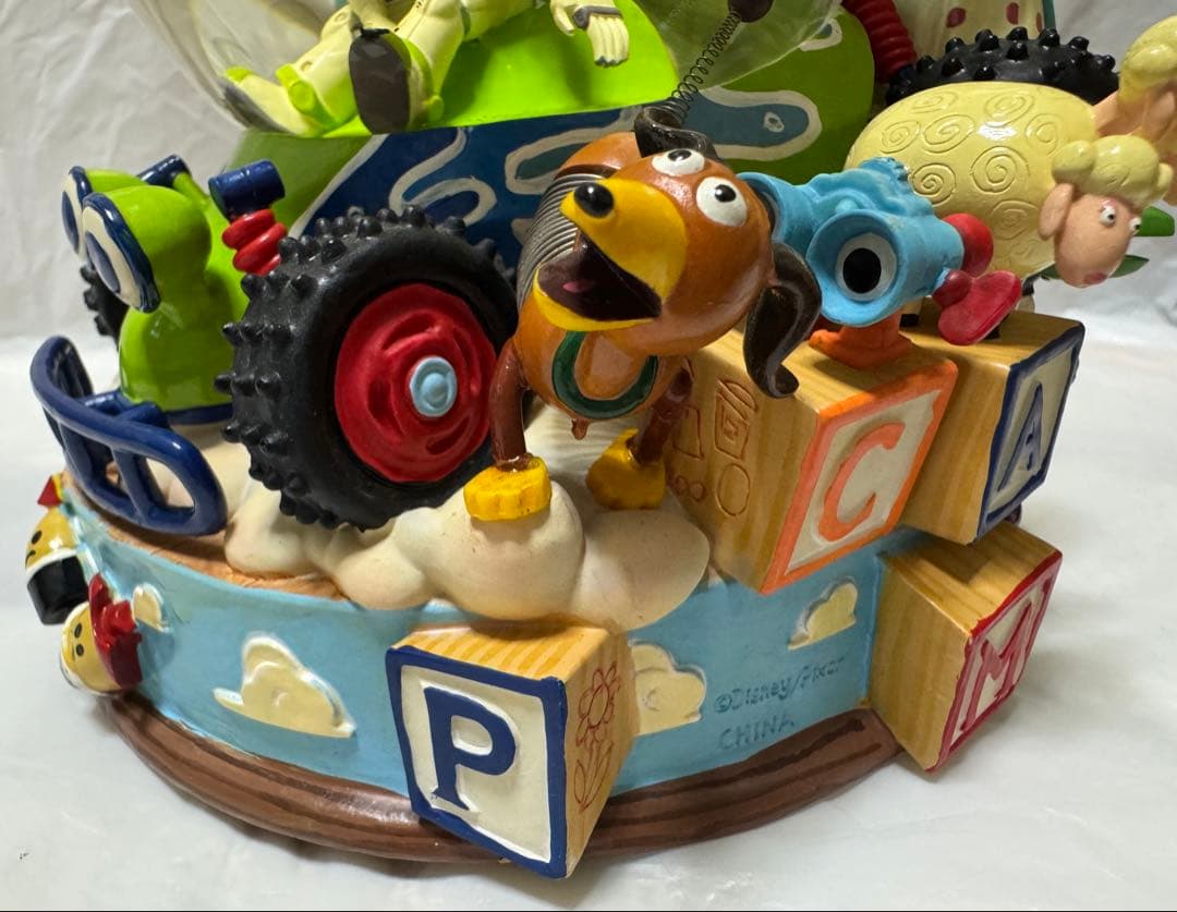 ディズニー トイストーリー 音楽機能付きスノーグローブ