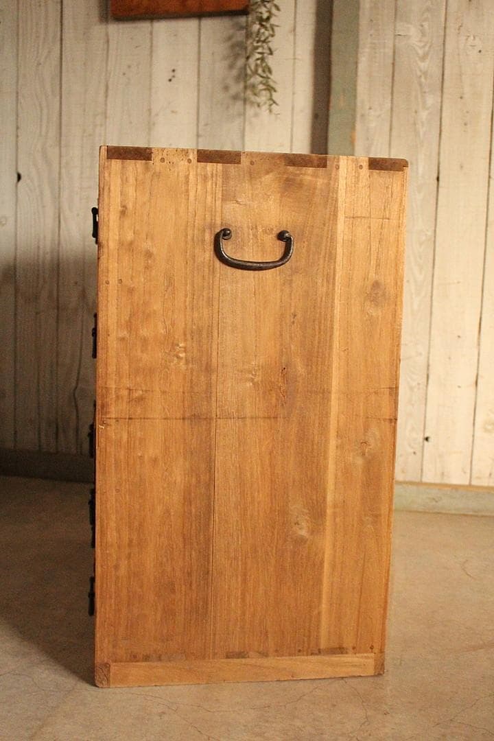 古い小ぶりな木製の引き出し7杯 タンス チェスト 古家具