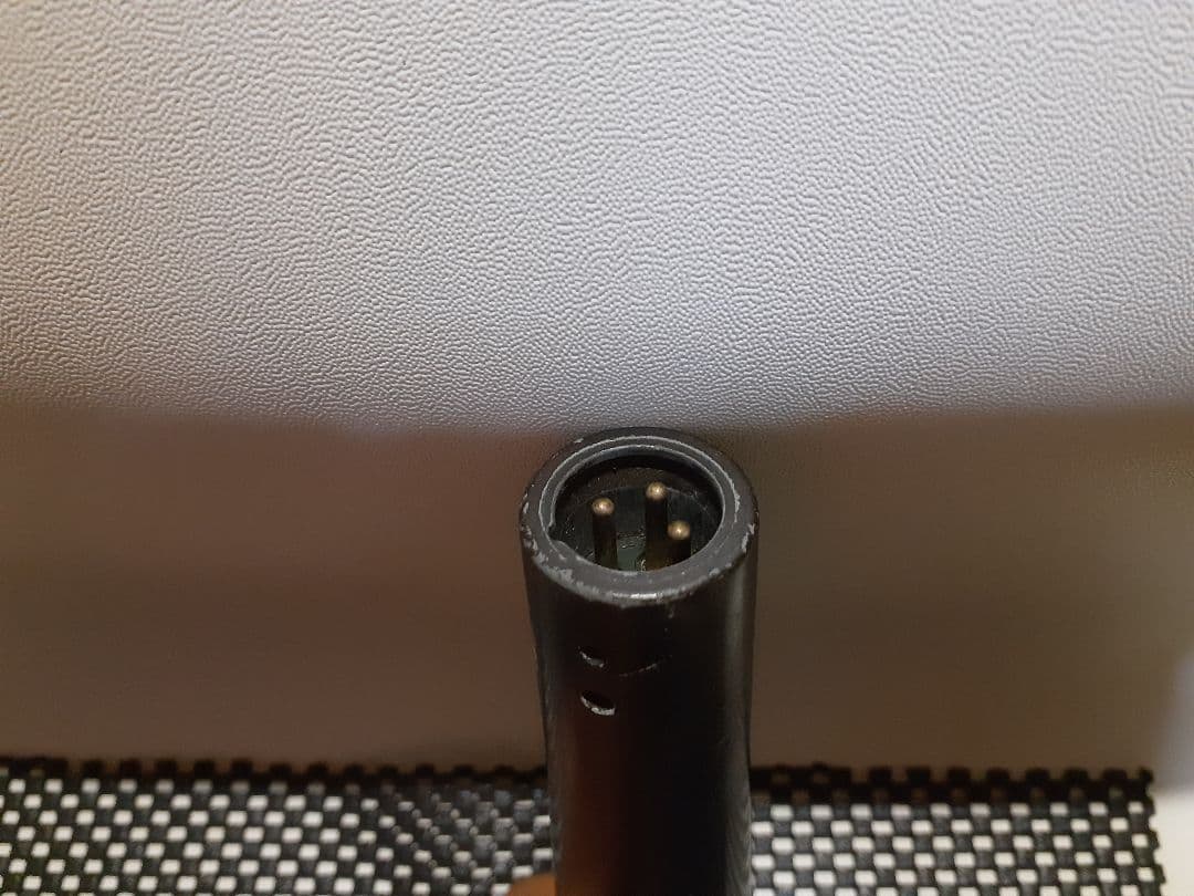 SHURE SM57 ビンテージUSA製　Unidyne 網部分に少しへこみ。