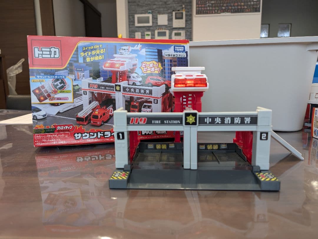 トミカ　警察署・消防署・スシロー・ガソリンスタンド・道路セット