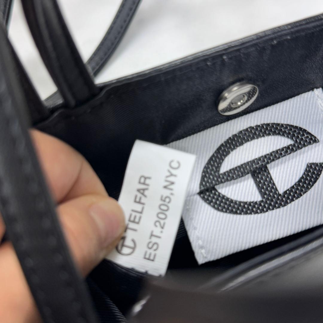 TELFARブラック ロゴ入り ショルダーバッグ