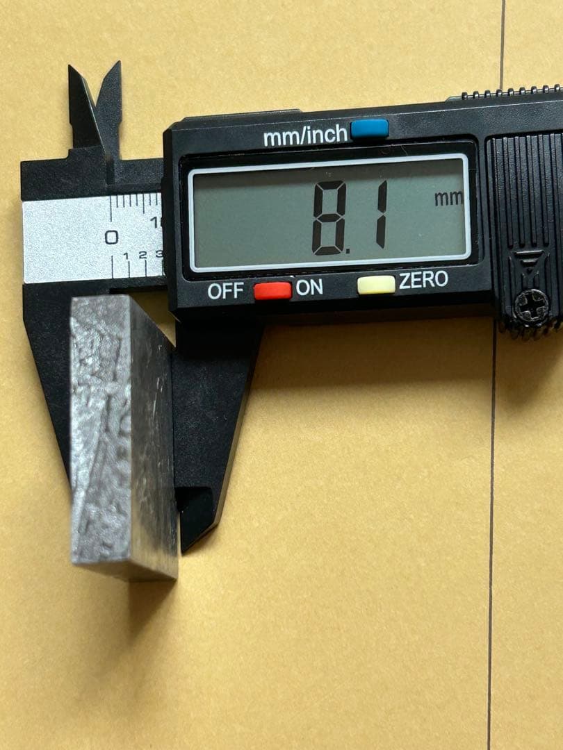 アルタイ鉄隕石、四角くて可愛くて美しい外観。約70.73g