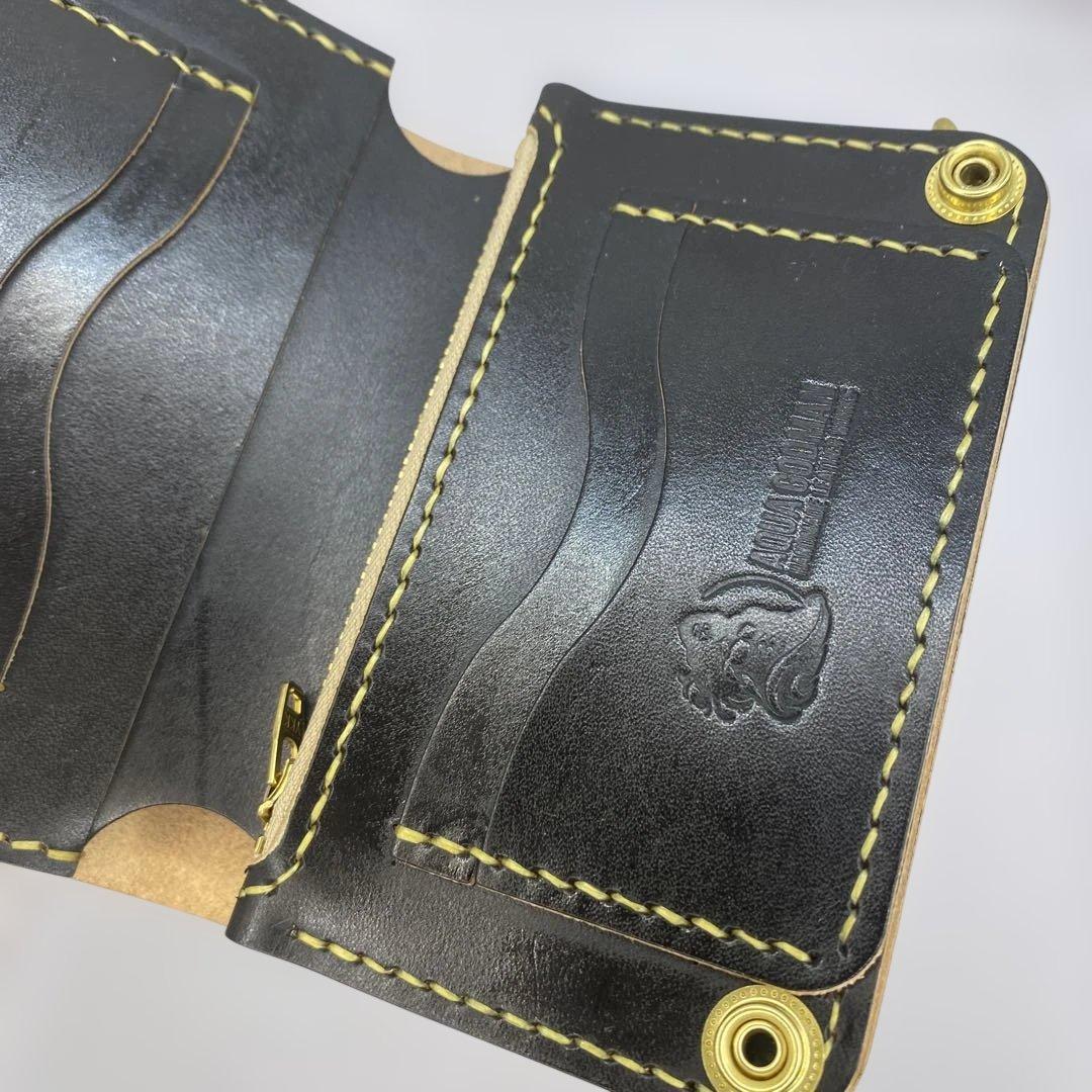 お札折らずに収納できる無骨な手染めミドルトラッカーウォレット BTW