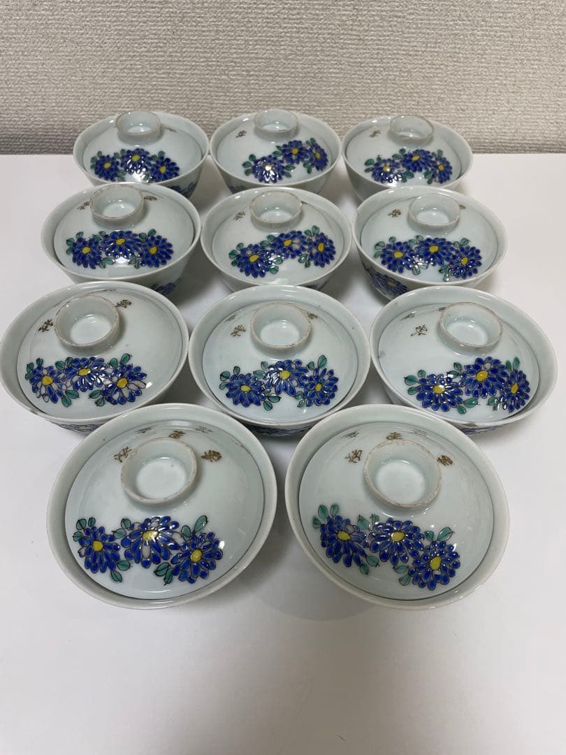 【現状品】白磁 茶碗 蓋付き椀 秋庭菊花香 花柄 レトロ アンティーク 11客 幸楽窯のベストセラー 菊花尽くし柄の蓋つき碗 有田焼 幸楽窯 伝統柄