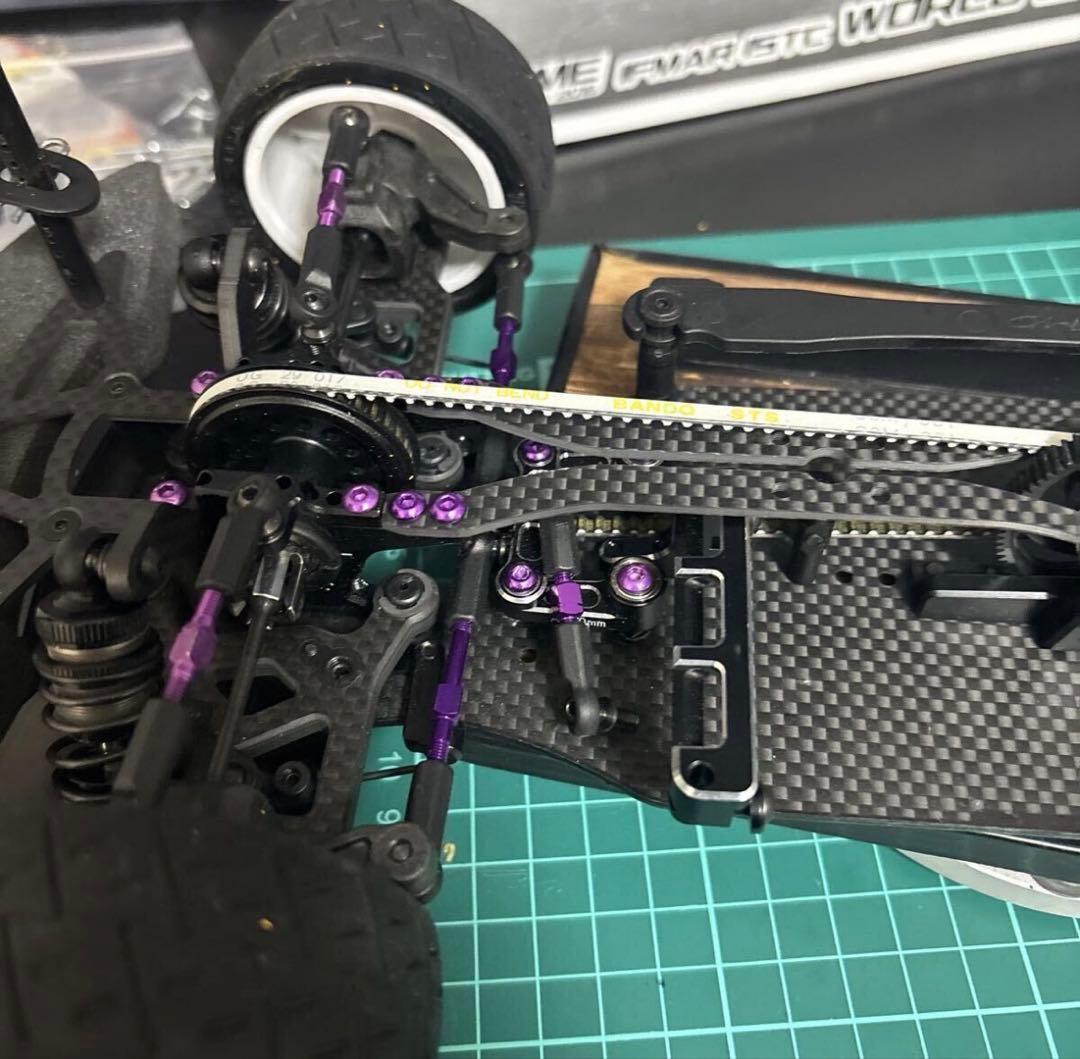 ヨコモBD11シャーシのみ、おまけでピニオンギアとスパギアとホイール