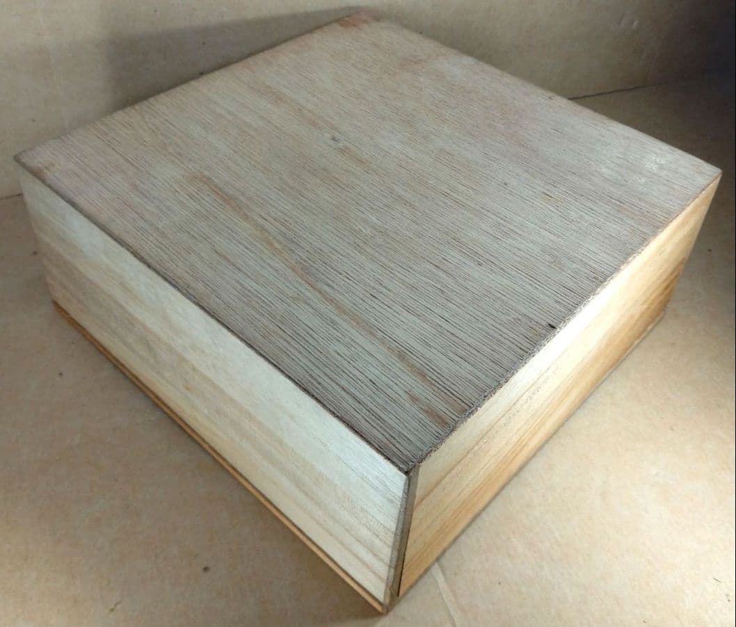 【本物保証】金城次郎 魚紋鉢(魚,井桁文）共箱 栞 人間国宝 壷屋焼 w22㎝