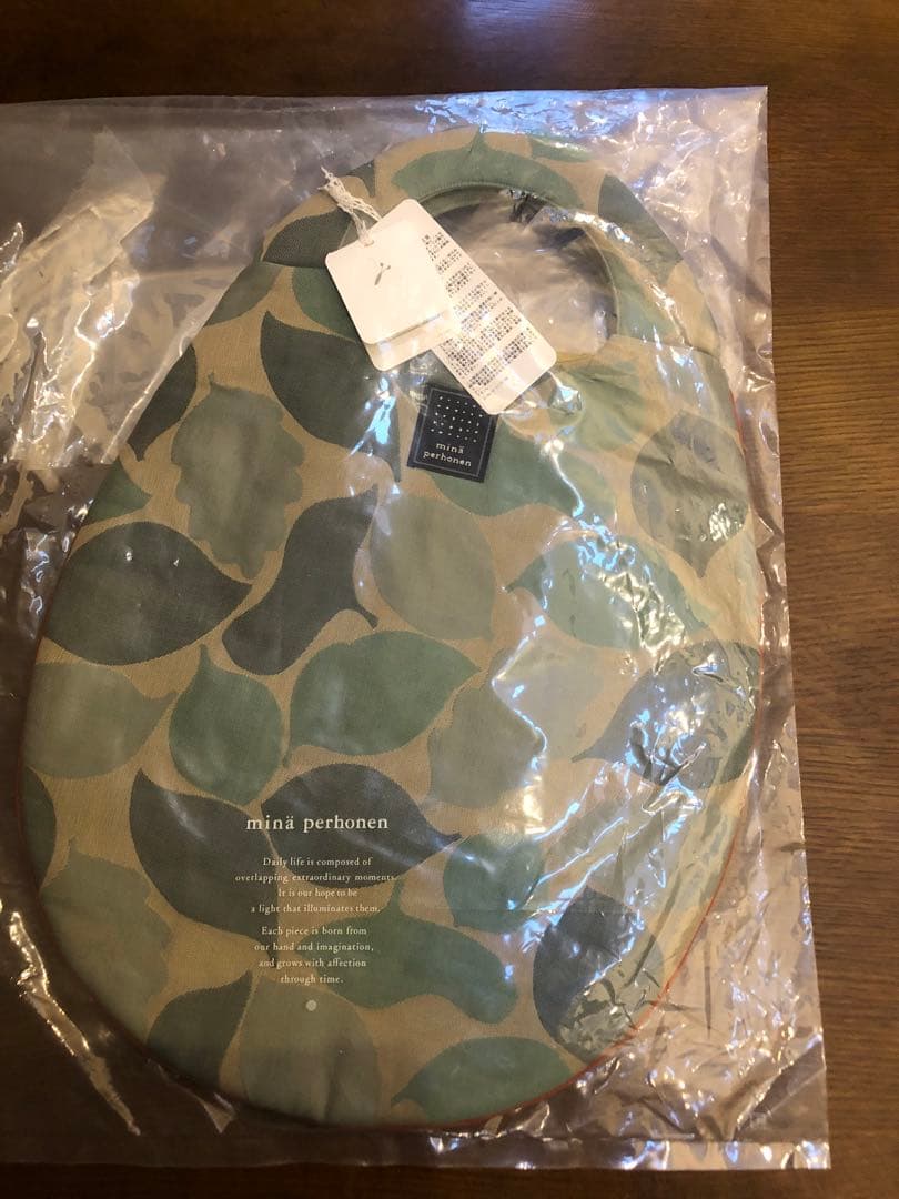 ミナペルホネン エッグバッグ トトロ ジブリ 葉っぱ柄