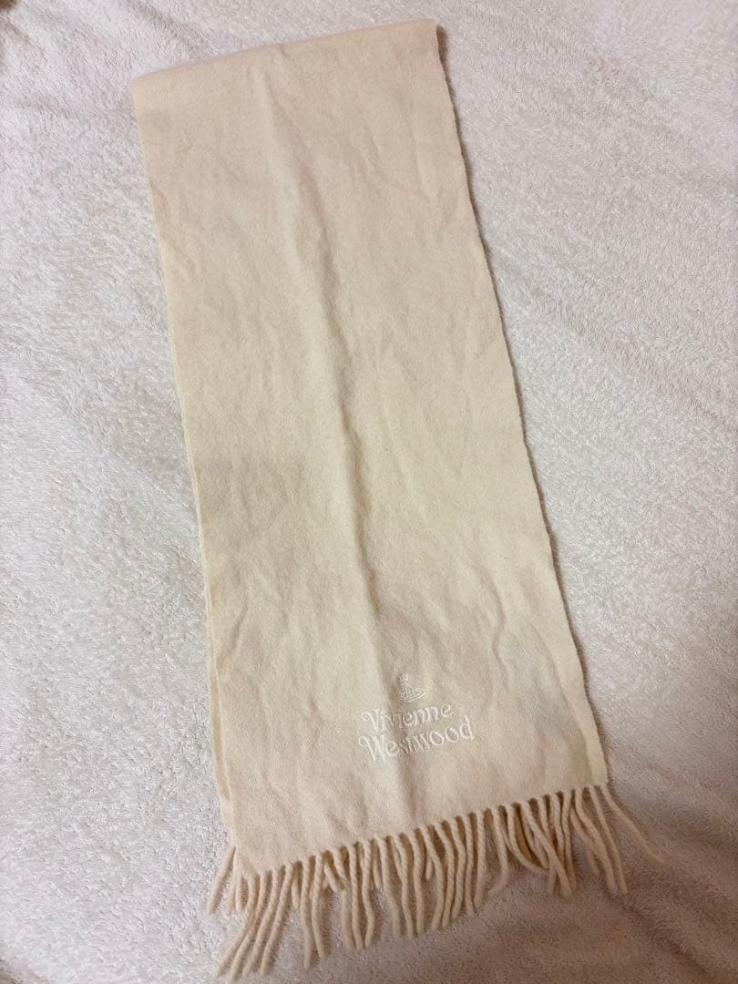 Vivienne Westwood クリーム色 マフラー - メルカリ
