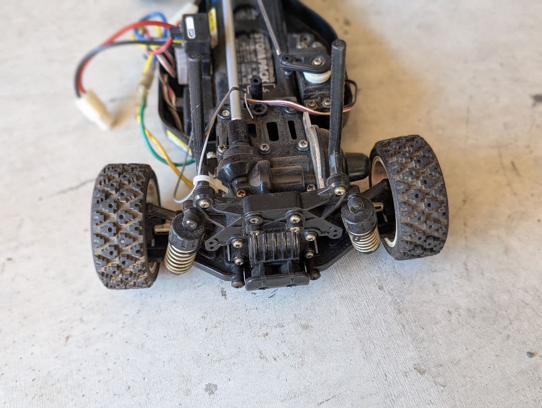 ホビーラジコン ブラックシャーシ ホワイトホイール