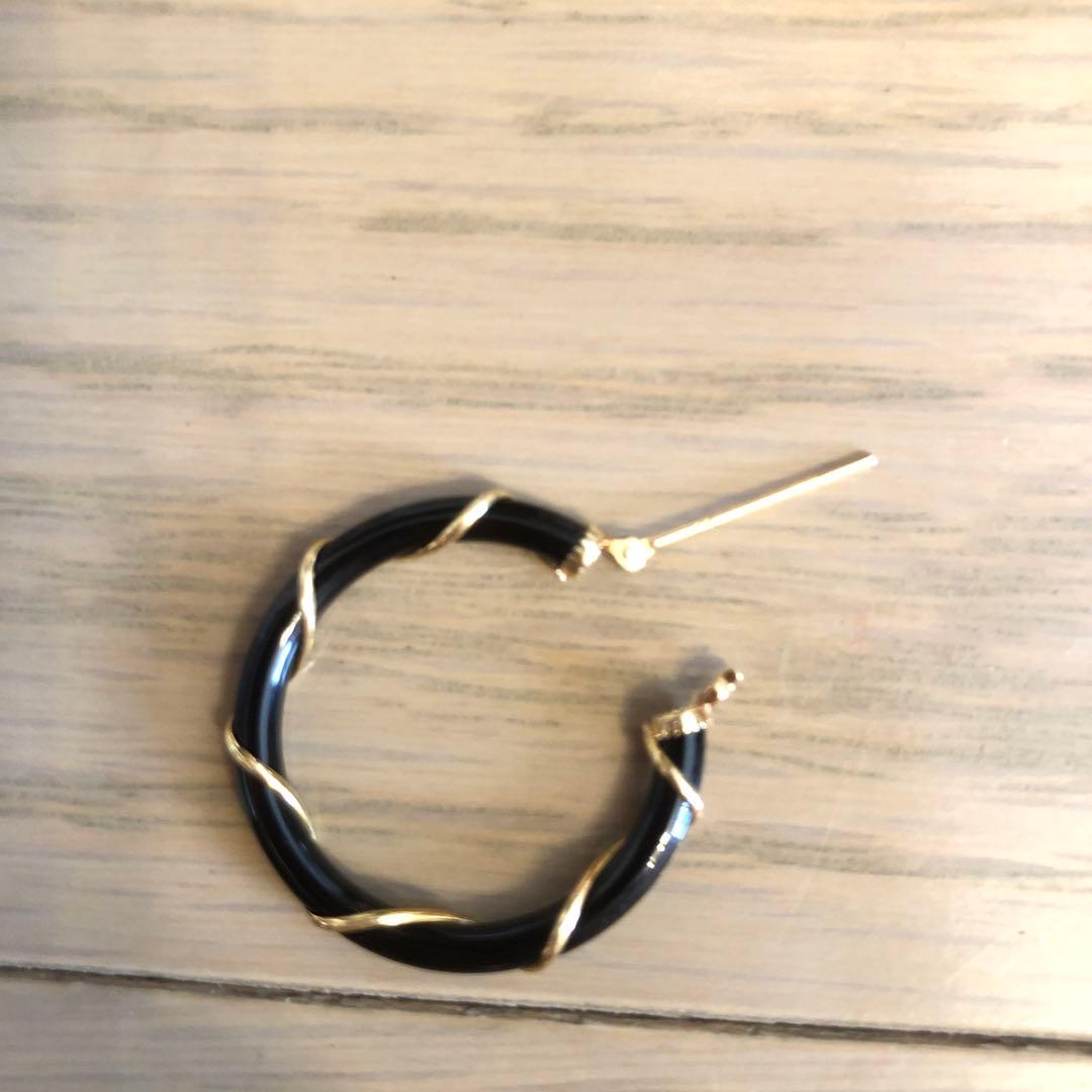 k18 刻印有り オニキスのツイストデザインフープピアス 片方のみ