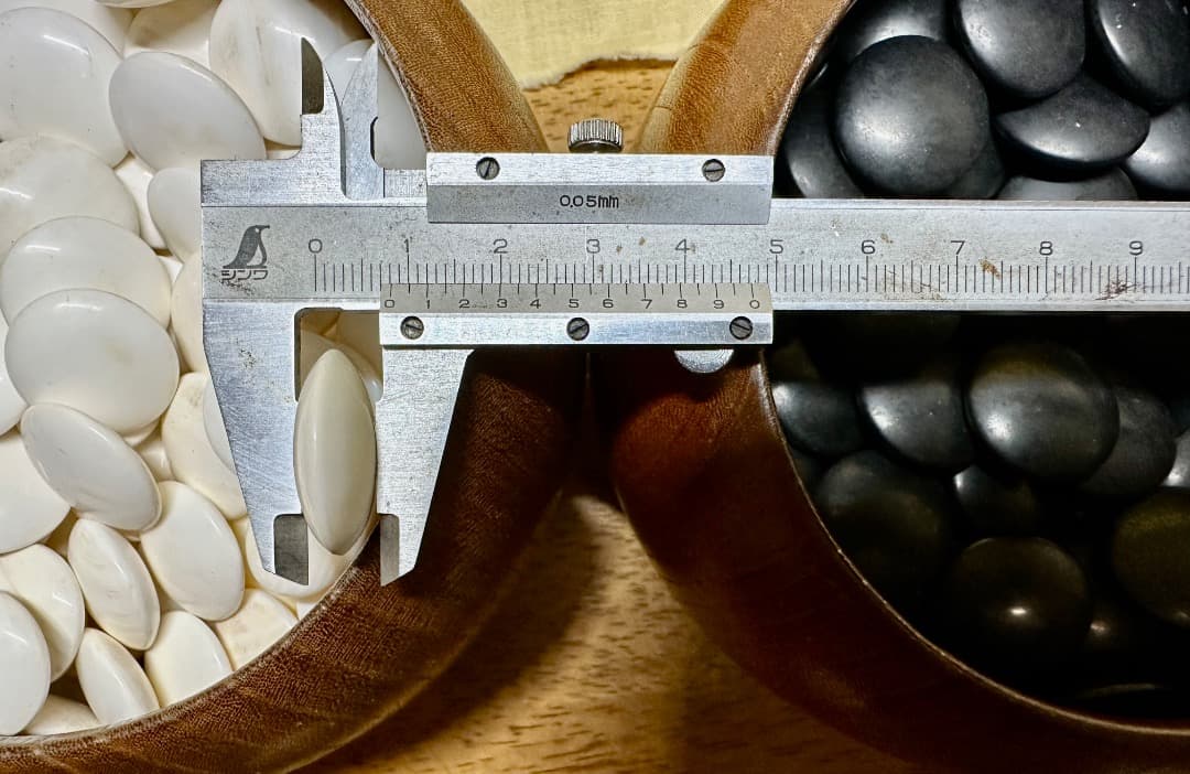 榧木製碁盤と白蛤・那智黒・碁石セット