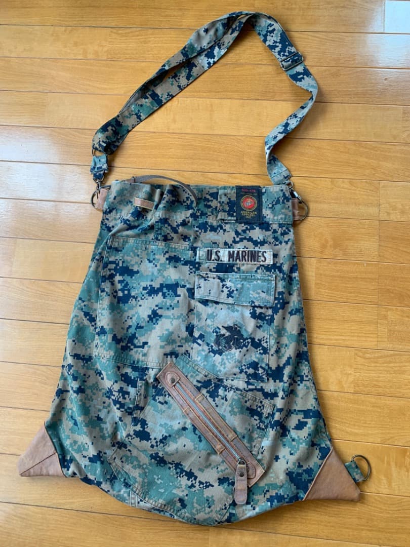 肩掛けバックとキャップ(米軍放出品)