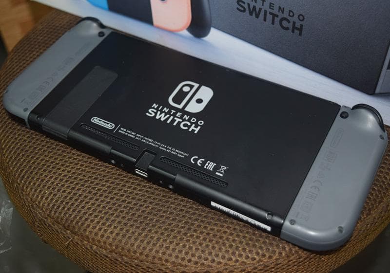 ニンテンドー Switch/スイッチ本体(ブラック) HAC-001＆プロコン