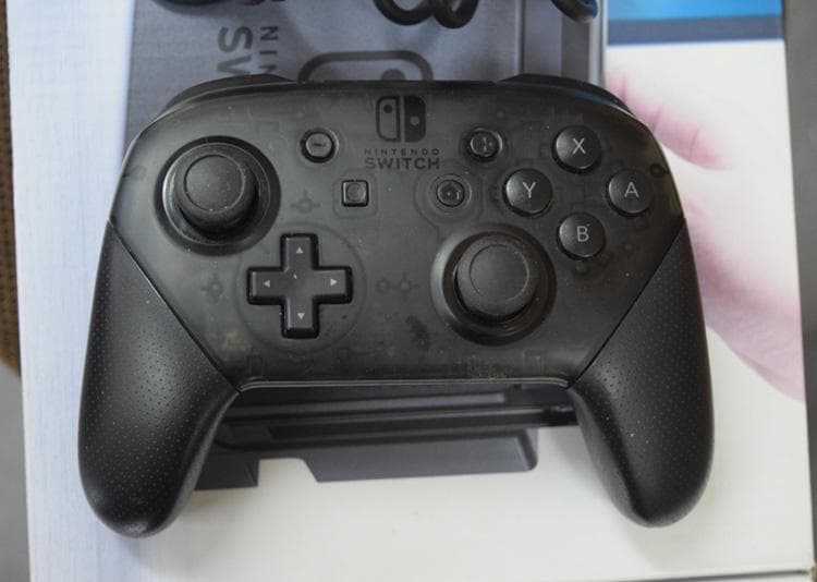 ニンテンドー Switch/スイッチ本体(ブラック) HAC-001＆プロコン