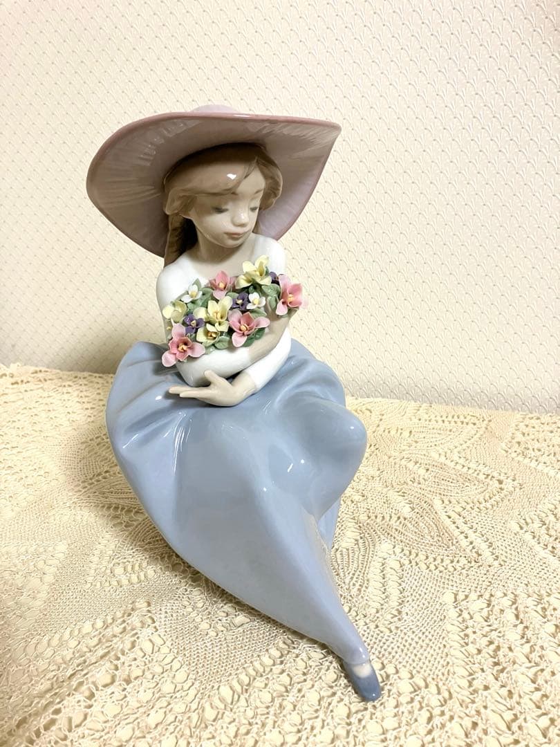 超美品 LLADRO リヤドロ 花の香りにつつまれて 陶器 人形 置物 【公式