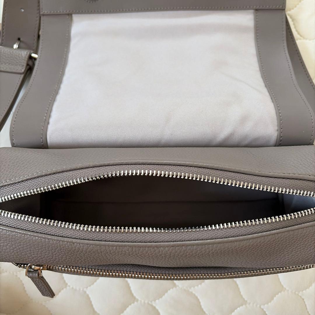 人気商品✴︎BEARDSLEY レザーボディバッグ　トープ　グレージュ