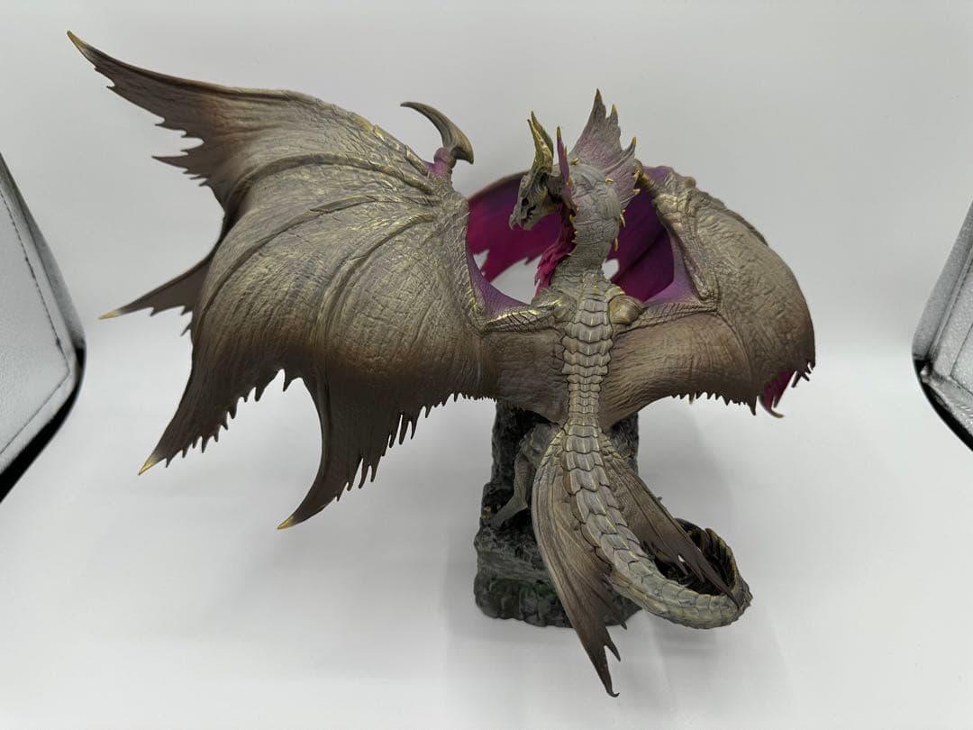 カプコンフィギュアビルダー クリエイターズモデル 爵銀龍 メル・ゼナ