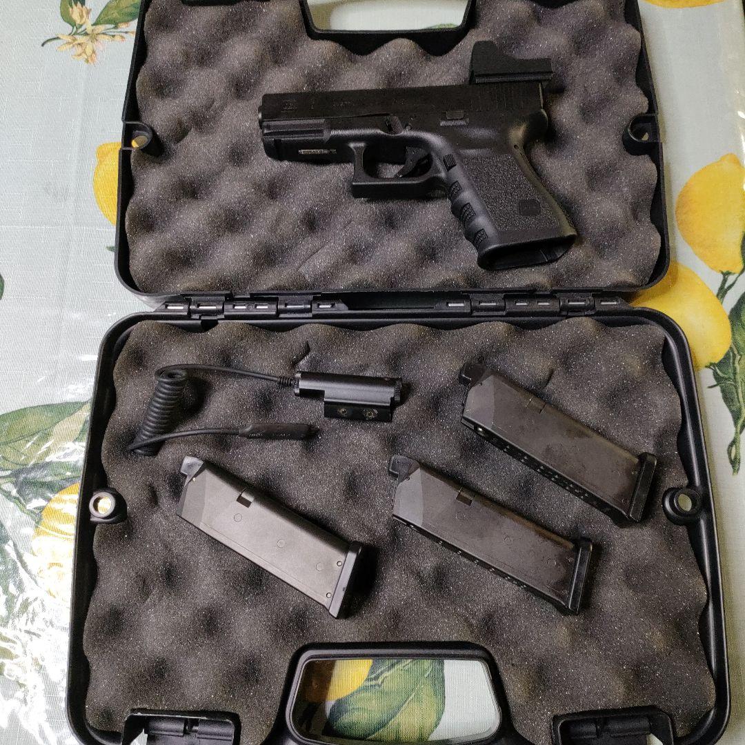 東京マルイGLOCK19ガス、ケース　マガジン3本　ホルスター　ドットサイト付