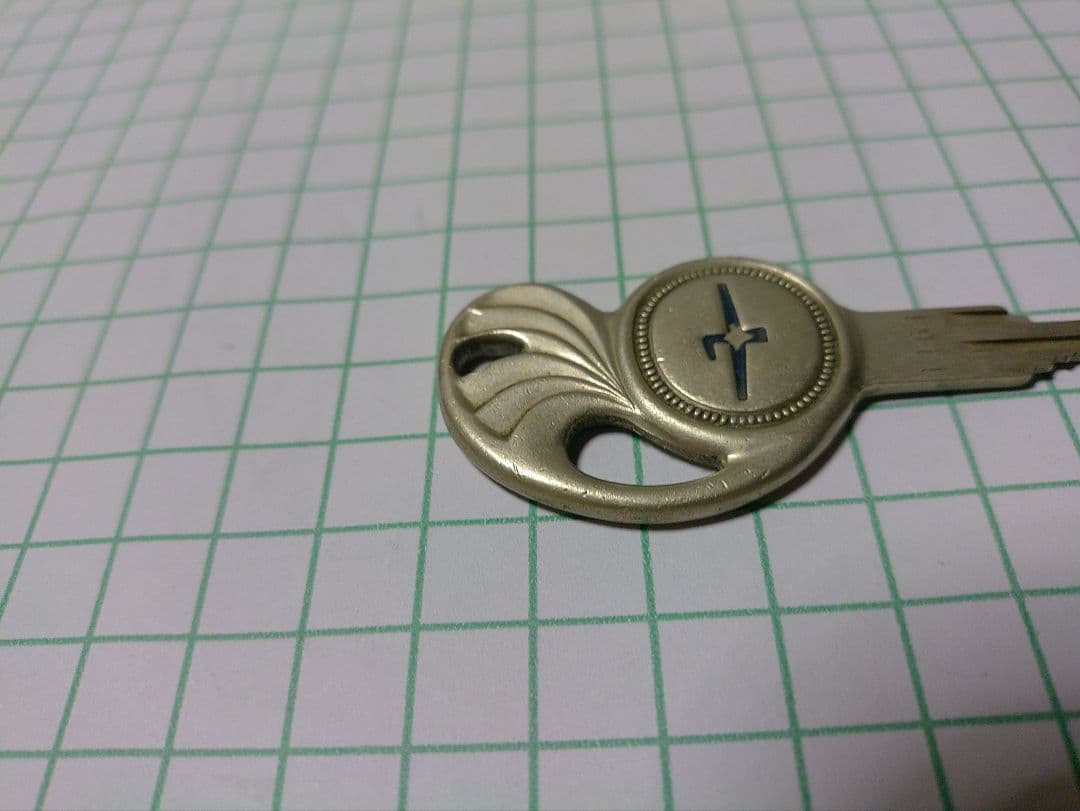 日産グロリア。NISSAN旧車カギ純正キーY31昔の車のカギ。昭和の車