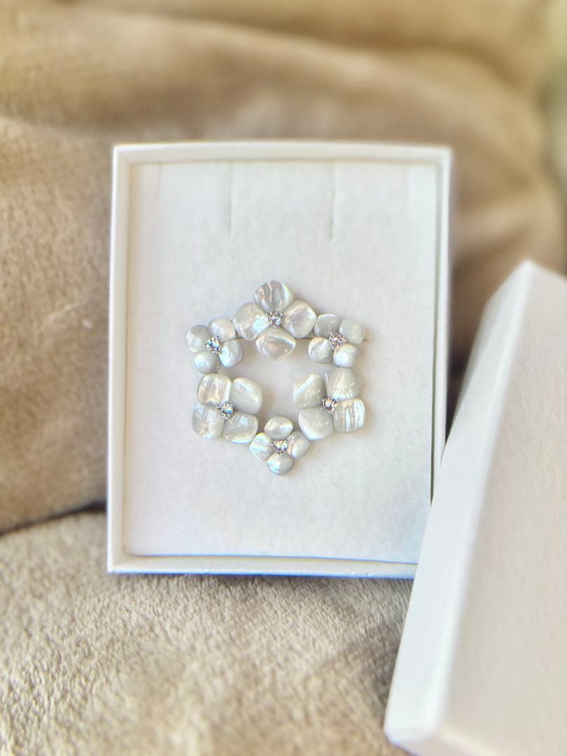 ヴァンドームブティック シェルフラワー リースブローチ 希少 廃盤品