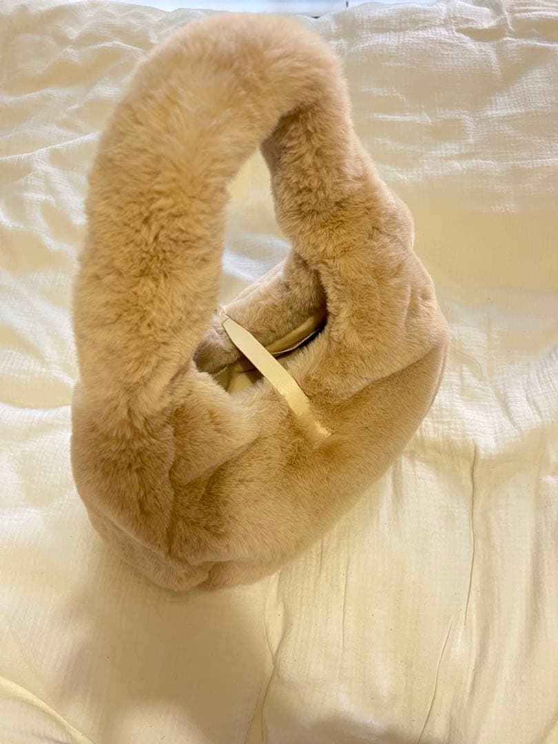 agnis b. ベージュファーハンドバッグ